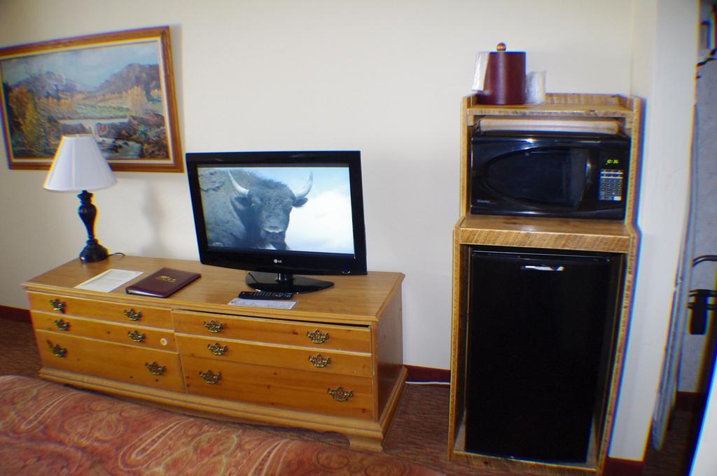 Three Bear Lodge West Yellowstone Room photo